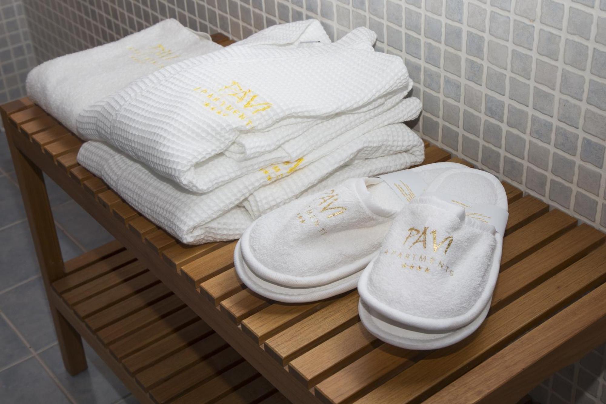 Pavi Apts Ljubljana - Private Rooftop Swimming Pool 部屋 写真